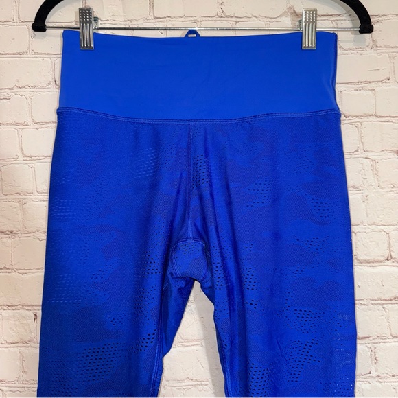 ATHLETA Phenom Camo 7/8 Tight, Size Small - Picture 5 of 10